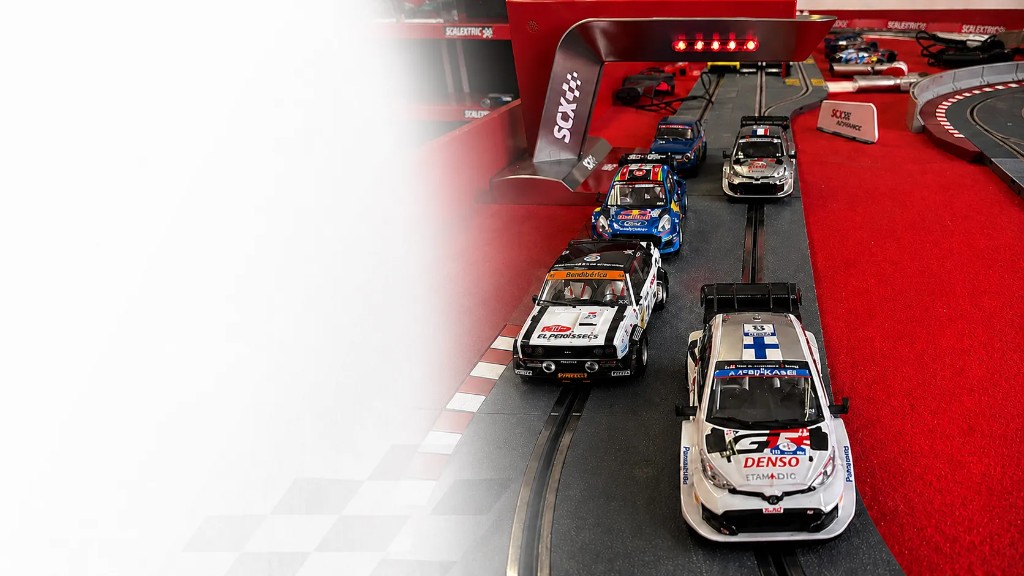 Competiciones Scalextric — coches en la línea de salida